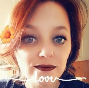 Meet your Posher, Lora